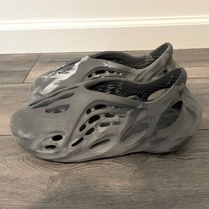 adidas Yeezy Foam RNR